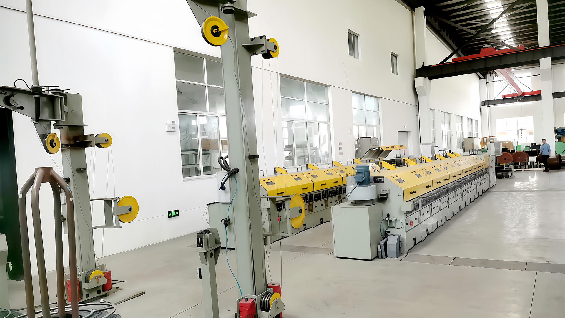 How does the Wire Pay-off Machine maintain tension control to prevent wire stretching or deformation during pay-off?