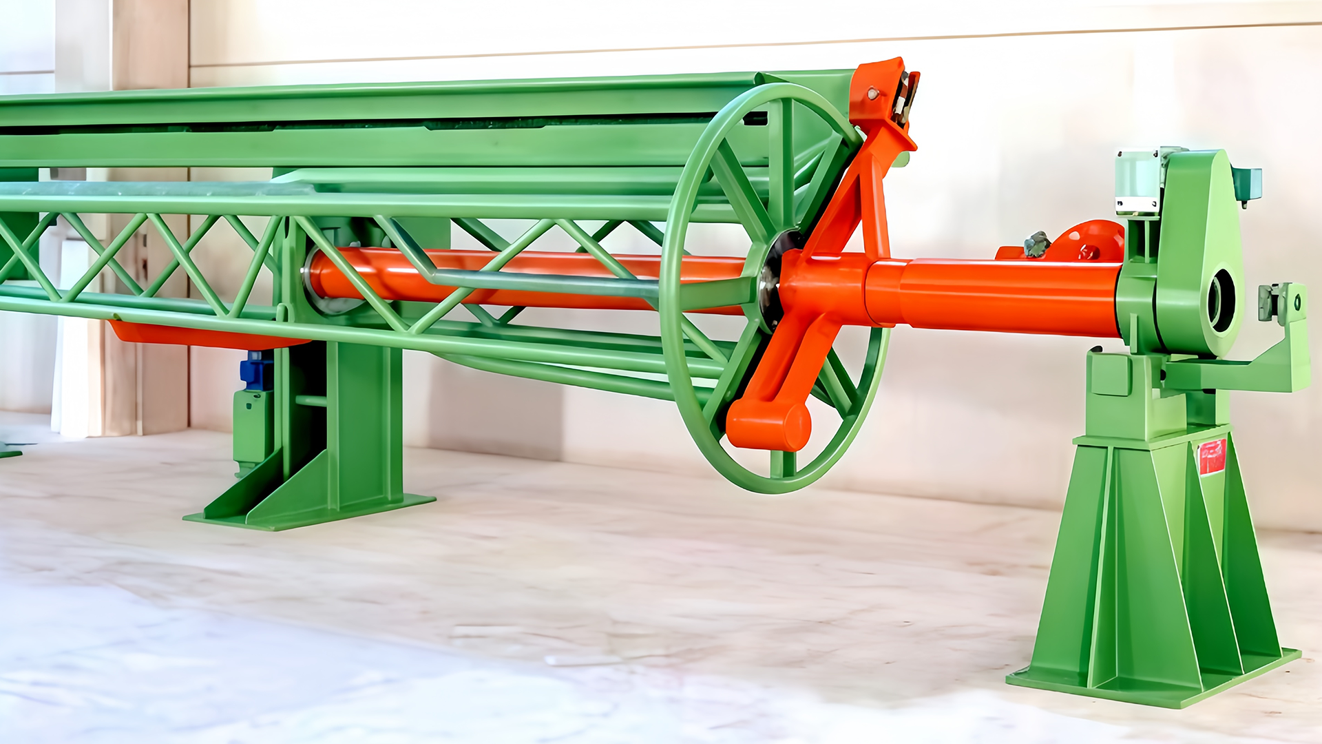 How does the Wire Pay-off Machine accommodate large spools or coils while minimizing setup time and labor requirements?